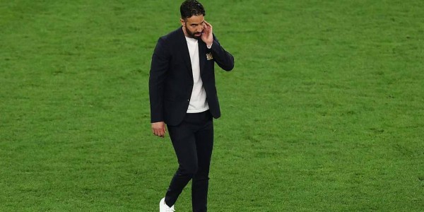 曼联法甲新星争夺战面临多方夹击，转会操作需提速