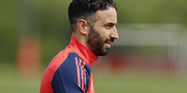 阿莫林摊牌了！B费去留尘埃落定？曼联夏窗“惊喜”计划曝光，球迷：就这？