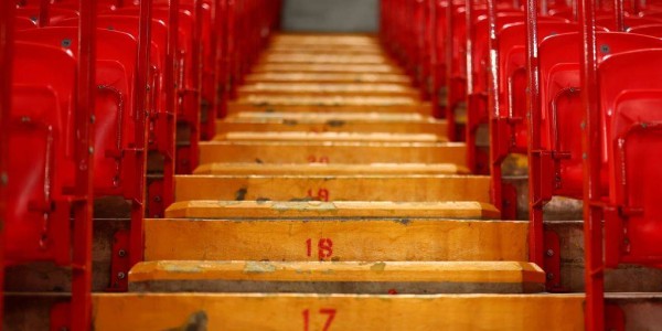 远藤航、基耶萨缺席利物浦今日训练！训练场背后隐情揭晓，球队战术或遭重创？